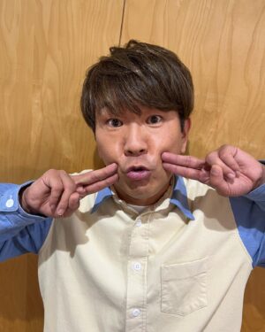 Toshifumi Fujimoto Instagram - ええ感じになるように撮ってもらった。
このポーズは「ちゅきちゅきぽーず」って
言うてた。

撮影　なにわ男子　大西流星くん
