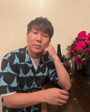 Toshifumi Fujimoto Instagram - ええ感じに撮ってもらってええ感じやないのも
撮られた

撮影　井桁弘恵さん