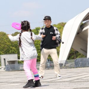 Toshifumi Fujimoto Instagram - 娘とフリスビーととしふみと。
#あなたには帰る家がある
#まであと１日!!