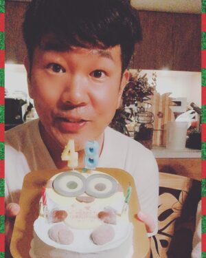 Toshifumi Fujimoto Instagram - happy birthday🎉
Papa✨✨✨
48歳 顔パンパンだけど
がんばれー‼️‼️‼️‼️
