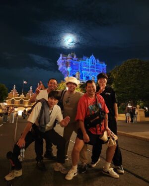 Toshifumi Fujimoto Instagram - ディズニーシー！夜！