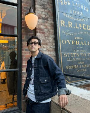 Toshimitsu Instagram - RRL 表参道店 10th YEAR！👖

気づいたらPOLOだけじゃなくてRRLのアイテムもかなり増えたなぁ。もう少し歳をとったら、また着こなしが変わってくるんだろうなと思うとワクワクする。

いつもありがとうございます！

#ralphlauren 
#RRL