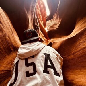 Toshimitsu Instagram - アメリカではアンテロープキャニオンへも行ってきました🇺🇸
スッゲかったです。

そろそろVlog出しますね。。。🇺🇸