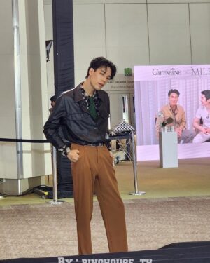 Touchchavit Kulkrachang Instagram - .
😀
😁
😏
🤪
#pingtcv #เหล่าสมุนของปป