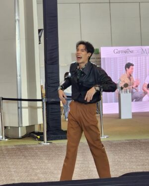 Touchchavit Kulkrachang Instagram - .
😀
😁
😏
🤪
#pingtcv #เหล่าสมุนของปป