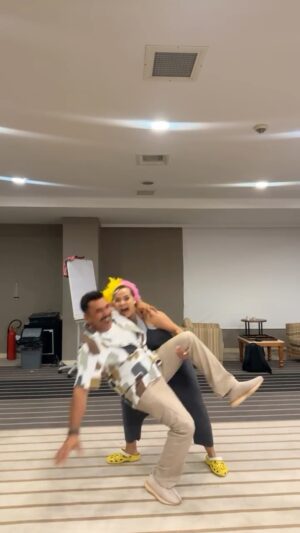 Toygan Avanoğlu Instagram - Yapıyoruz bu dansı😂 @cakallarladanss #7