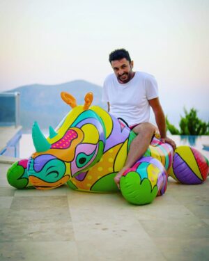 Toygan Avanoğlu Instagram - Arkadaşlar gergedanım TOYGER tanıştırayım😁😁