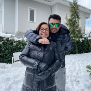 Toygan Avanoğlu Instagram - İyi ki doğdun canım annem💕🙏🏻😍 @harikaavanoglu