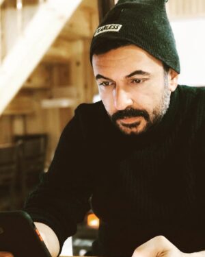 Toygan Avanoğlu Instagram - Hava durumuna bakarken 🧔🏻