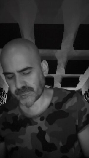 Toygar Işıklı Instagram - Ben üzgündüm, ama onlara "Yorgunum" dedim. ( Küçük Prens ) 
#bizikimasum  #yargı #toygarışıklı #piano #studio #live #soundtrack