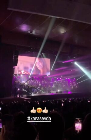 Toygar Işıklı Instagram - I like it 😍 Thanks for that amazing performance 👏🏻 #karasevda
#neprostoorchestra 🔥👊🏻🔥👊🏻