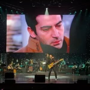 Toygar Işıklı Instagram - Bu, bir müzisyenin güzel hikayesidir.🔥❤️🔥🧿 Muhteşem konserlerdi.Teşekkürler Kazakistan 🇹🇷🙏🏻❤️🙏🏻 🇰🇿
Devamı gelecek. Güzel şeyler eninde sonunda kazanır 🧿 Thank you all 🔥👏🏻🔥
@ne_prosto_orchestra @madiyar_toiboldy 

Karanlığın içinde bir ışık hep var. 🔥🎶 🎹
#karasevda #intikamyemini #neprostoorchestra 
#yaprakdökümü #askimemnu #ezel #dudaktankalbe #fatmagülünsuçune #menekşeilehalil #kuzeygüney #karadayı #medcezir #karaparaaşk #karasevda #içerde #çukur #yargı #aile #çarpışma #cesurvegüzel #banasevmeyianlat #son #alevalev #babil #üçkuruş  #20dakika #kuzgun #darmaduman #buşehirarkandangelecek #kurtseyitveşura #soundtrack