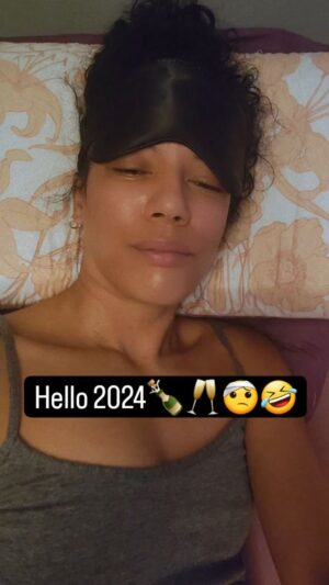 Tracey-Lee Oliver Instagram - Okay, 2024 I'm ready for ya.✨️🌟🍾🤣