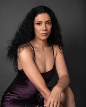 Tracey-Lee Oliver Instagram - A few headshots from my shoot with the very talented and super lovely @photonette.photography 😉
Sanette, hierdie photos is almal so stunning!! Thank you for making me feel so beautiful and for the precious moments and laughs we shared during this shoot. Jy is rêrig 'n Engel! ✨️🙏🏽🧡🤗
📸: @photonette.photography 
Go and check out her website Photonette.co.za to see more of her beautiful work 😉💋