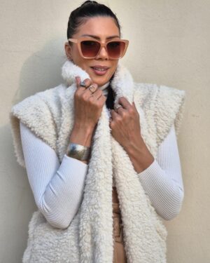 Tracey-Lee Oliver Instagram - Beautiful @traceyleeoliver , also known as Pam in @diepewaters , rocking our Heide fluffy jacket like it's never been rocked before !💥💥💥

Thank you for the beautiful photos Tracey! 🙏🙏