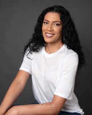 Tracey-Lee Oliver Instagram - A few headshots from my shoot with the very talented and super lovely @photonette.photography 😉
Sanette, hierdie photos is almal so stunning!! Thank you for making me feel so beautiful and for the precious moments and laughs we shared during this shoot. Jy is rêrig 'n Engel! ✨️🙏🏽🧡🤗
📸: @photonette.photography 
Go and check out her website Photonette.co.za to see more of her beautiful work 😉💋