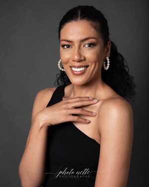 Tracey-Lee Oliver Instagram - A few headshots from my shoot with the very talented and super lovely @photonette.photography 😉
Sanette, hierdie photos is almal so stunning!! Thank you for making me feel so beautiful and for the precious moments and laughs we shared during this shoot. Jy is rêrig 'n Engel! ✨️🙏🏽🧡🤗
📸: @photonette.photography 
Go and check out her website Photonette.co.za to see more of her beautiful work 😉💋