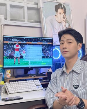 Trần Lê Đức Instagram - “smug face when hitting a new record in the game😎”