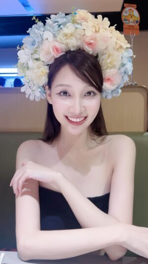 Trang Minh Instagram - Hình như cứ là con gái thì auto thích hoa thì phải 🌺🌷🌻🌸 

#trangminh #fyp #xuhuong #trendingreels #douyin #trending #vietnamesegirls🇻🇳