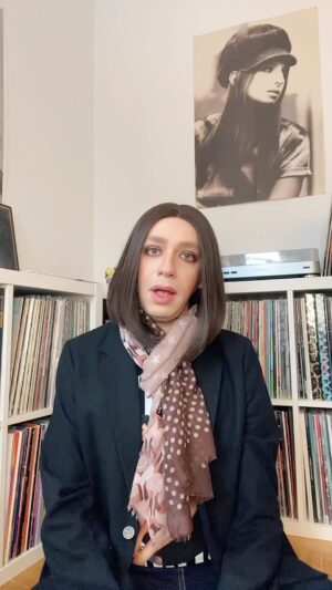 Tranna Wintour Instagram - If you want to improve your vocabulary, become an @alanis fan! #alanismorissette 
(Did you learn any new words watching this?)