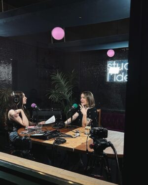 Tranna Wintour Instagram - J’ai tellement d’admiration pour @mariemaireal, pour l’artiste autant que pour la personne qu’elle est—sensible, ouvert, driven, smart, badass. Quand j’ai conçue ce projet, c’était impossible que je le fais sans elle: elle est notre ultime pop star. Je suis tellement impressionnée par ce qu’elle a créé dans ses 20 ans de carrière. Souvent les artistes canadiens se font dire qu’il faut aller ailleurs pour réaliser nos rêves, pour devenir un succès, mais Marie Mai me démontre que même si on reste et qu’on investi ici, the sky is the limit. Merci Marie Mai, pour ta générosité et ta confiance, j’ai vraiment adoré notre conversation ❤️ you’re a real one ❤️ Varennes forever!