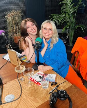 Tranna Wintour Instagram - Hier soir était tout simplement magique… my heart is bursting! 💓 merci à ma nouvelle lesbian lover @mitsougelinas je t’adore! Merci pour ta confiance et ton immense générosité, I had the best time with you! Merci au public d’avoir été là avec votre énergie incroyable. Merci @agencelollollol @lolo_godcharles et Audrey—vous êtes les meilleurs, I could not have done this without you! Merci de croire en moi et mes idées et rêves 😍 merci à toute l’équipe @lidealmtl   @studiolideal vous êtes un gang de 🔥!!! Merci @erosetcompagnie! C’est rien qu’un début… 💫