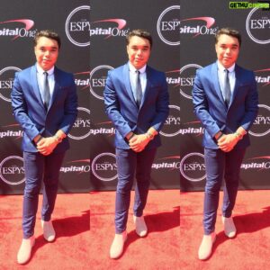 Travis Bryant Instagram - #Espys2017 🥇🏆🎗
------------------------------------------
Suit: @Zara
Tie: @HM
Boots: @YSL
Bracelet: @cartier