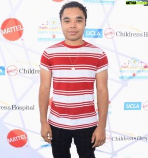 Travis Bryant Instagram - ➡️ SWIPE LEFT FOR MORE PICS! ➡️
Had such a blast at #MattelPOP and #UCLAMCH with @mattel & @uclamch! We met with some “#SofiatheFirst” fans, reunited with @jaheemtoombs, and rode some neat Carnival rides. #TravisBryant