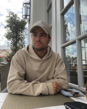 Travis Burns Instagram - Great weekend away @parkhyattaviara