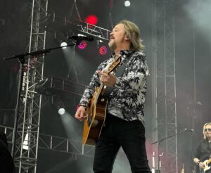 Travis Tritt Instagram - Another incredible night @rockthecountry festival in Ashland, Kentucky! What a fantastic crowd of great people to play for and I’m honored to be part of this incredible tour!