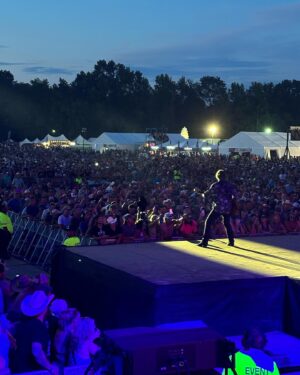 Travis Tritt Instagram - Another unforgettable crowd in Poplar Bluff, MO for the @rockthecountry festival! These shows are so much fun to play. The audiences are always huge at these shows with crowds filled with freedom loving Americans. We love you all! 🇺🇸
