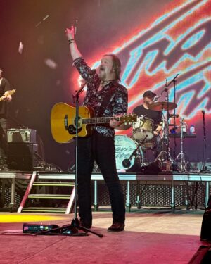 Travis Tritt Instagram - Another unforgettable crowd in Poplar Bluff, MO for the @rockthecountry festival! These shows are so much fun to play. The audiences are always huge at these shows with crowds filled with freedom loving Americans. We love you all! 🇺🇸
