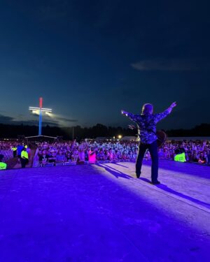 Travis Tritt Instagram - Another unforgettable crowd in Poplar Bluff, MO for the @rockthecountry festival! These shows are so much fun to play. The audiences are always huge at these shows with crowds filled with freedom loving Americans. We love you all! 🇺🇸