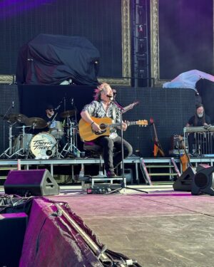 Travis Tritt Instagram - Fantastic evening @rockthecountry festival in Ocala, Florida! It was hot as the devil, but the incredible crowd made it worth the sweat. Thanks to all the patriotic Americans who came to listen to some good music tonight! We love you all! 🇺🇸