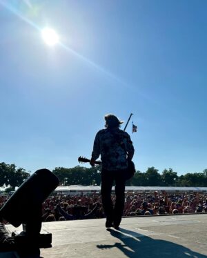 Travis Tritt Instagram - Fantastic evening @rockthecountry festival in Ocala, Florida! It was hot as the devil, but the incredible crowd made it worth the sweat. Thanks to all the patriotic Americans who came to listen to some good music tonight! We love you all! 🇺🇸