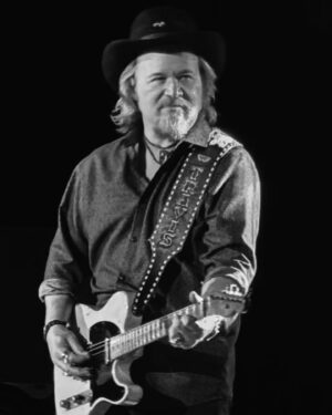Travis Tritt Instagram - As crazy as it might sound, there are times when I feel like I’m channeling my old friend @officialwaylon when I’m onstage doing one of his songs. Last night was one of those times as captured in this photo. I loved Waylon so much and I know that he loved me. Miss you, Hoss!