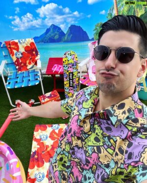 Trevor Collins Instagram - Live streaming some water balloon battleship and giving away a bunch of stuff from our office! #AHpalooza