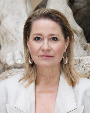 Trine Dyrholm Instagram - Interview for @altfordamerne i anledning af premieren på Birthday Girl💥💥💥

Interview @malou111 
Foto @carolineabildtrupbagger 
Hår&Make up @ninalarsenartist 
Styling @saralauridsen_ @andrea_myron 
Location @rudolphtegner 

#birthdaygirl kan ses i biografen💥💥💥