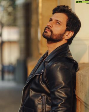 Trishaan Singh Maini Instagram - Helios!💛
Ft./ @trishaanmaini 
•
•
•
•
#portraiture 
@theartist.fx 
•
•
📍Mumbai, India 
#outdoorshoot #mumbai #morningshoot #portraitgames #moodyports #portrait_ig