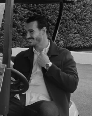 Tristan Maurisse Instagram - Qui vient faire un tour de golfette avec moi ? Un 36 trous ça chauffe quelqu’un ? 😂 

Sur ceux, bonne fête du travail ! 

#fashion #style #golf #night #paca #love