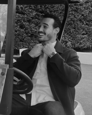 Tristan Maurisse Instagram - Qui vient faire un tour de golfette avec moi ? Un 36 trous ça chauffe quelqu’un ? 😂 

Sur ceux, bonne fête du travail ! 

#fashion #style #golf #night #paca #love