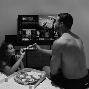 Tristan Maurisse Instagram - MEGA JEUX CONCOURS 3000€ 

À l’occasion de la coupe du monde de rugby, toute l’équipe  de @boulangertoulon et moi même, avons voulu vous faire plaisir en nous associant à @samsungfrance pour vous donner la chance de remporter une TV OLED 55S90C 140 cm et une barre de son HW-S800B. Le tout pour une valeur de près de 3000€ 😍

Les conditions sont simple : 

- Liker le post 

-  Être abonné à @boulangertoulon et @tristanmrs 

- Marquer 2 amis avec qui partager une soirée 

On va pas vous en demander plus, on vous laisse participer et on se donne rendez vous le 10 octobre pour vous annoncer le grand GAGNANT ! 

( Livraison partout en France 🇫🇷 ) 

#jeuxconcours #love #couple #samsung #couplegoals