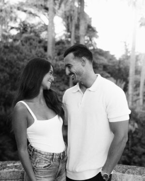 Tristan Maurisse Instagram - On a pas pu s’empêcher de ne pas rester sérieux pendant cette séance photo improvisée, et ça nous représente tellement bien 🤍

Je suis fière du couple qu’on est et qu’on est entrain de devenir. Notre amour est si pur, je souhaite à tout le monde de rencontrer cette personne.

#couple #couplegoals #love