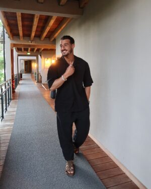 Tristan Maurisse Instagram - Répandez l’amour et la gentillesse partout où vous allez. Votre sourire peut illuminer la journée de quelqu’un d’autre ✨

#Corse #Bienveillance #Positivité #Amour #photooftheday #fashion #fashionblogger #pullandbearcommunity #produitsofferts @pullandbear
