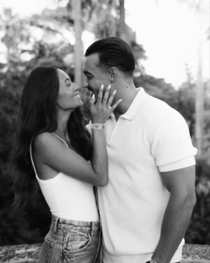 Tristan Maurisse Instagram - On a pas pu s’empêcher de ne pas rester sérieux pendant cette séance photo improvisée, et ça nous représente tellement bien 🤍

Je suis fière du couple qu’on est et qu’on est entrain de devenir. Notre amour est si pur, je souhaite à tout le monde de rencontrer cette personne.

#couple #couplegoals #love