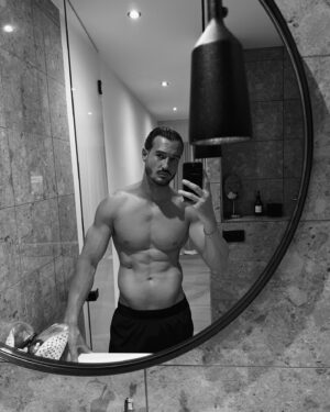 Tristan Maurisse Instagram - Shape, food & travel. BIG COMBO ✈️

#travel #shape #love #mood #paca #france