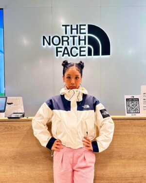 Truedy Instagram - 많이 여쭤봐주신 홍학 셋업🦩
이 제품은, 보들보들 태리소재의 노스페이스 태리하프집스웻셔츠에요!
저는 키 160cm 몸무게 58kg로, 상의(S) 하의(S) 착용해보았어요~:)

*하체 비만인 저의 다리를 길어보이게해줬던.. 홍학셋업 고마워요..🦩
*색상은, 크림, 그레이, 핑크 3가지네유~🤍🩶🩷

노스페이스에서 새로나온 크롭 바람막이 툭 하나 걸치니,
다리가 길어보이고 예뻐서 다들 여쭤보시네유~🤍
늘 감사합니다! @thenorthface_whitelabel
