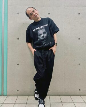 Tsukasa Saitô Instagram - ジヨンの靴かっこいいなぁ、何にでも合う。

Tシャツをそんなに持ってないってことが露呈した2023夏

#gdragon
#peaceminusone
#ootd
