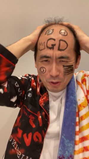Tsukasa Saitô Instagram - GDをひたすら待つ配信
そして奇跡が起きた瞬間。
GDがストーリーにあげてくれました。泣
泣きました。
ジヨン本当にありがとう！！
僕らを寝かせてくれてありがとう！！笑

#gd
#bigbang
#peaceminusone 
#kwondo1 

@xxxibgdrgn