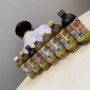 Tsukasa Saitô Instagram - GEORGIAにTinyTANボトル出たよう！！
全種類大人買いしたよう！！！
Butterの衣装だったからButterのサビのところの立ち位置にしてるところ笑
自分を入れてシミュレーションしたよ！
動いてくれと魂の取り直し、朝からテイク10でやっとできた笑
みんなも自分だけの楽曲の立ち位置ちょうだい💜

#pr
#カフェジョージア　
#ジョージア
#TinyTAN
#bts
#army